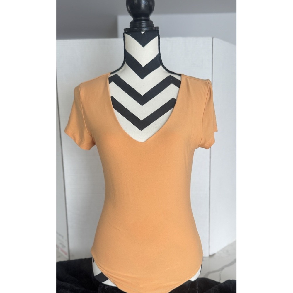 Olive + Oak Womens V-Neck Short Sleeve Bodysuit Mustard Yellow Apricot Large L